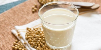 Cảnh báo: Bé trai tử vong vì uống sữa đậu nành do mẹ tự làm
